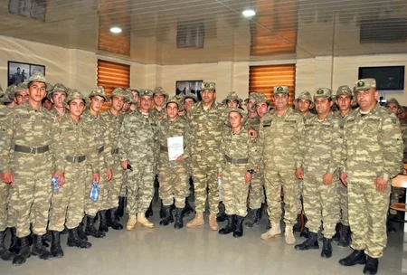 Hərbi qulluqçuların ehtiyata buraxılmasına həsr olunmuş təntənəli mərasim keçirilib