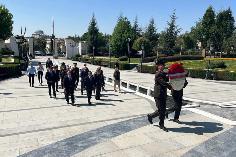 Министр обороны посетил парк Гейдара Алиева в Анкаре