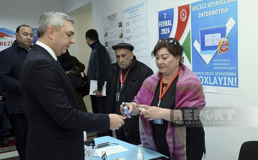 Presidential administration chief votes in elections
