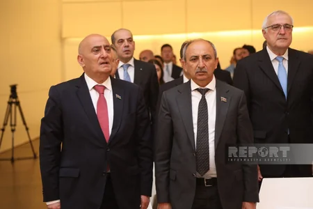 Heydər Əliyevin 100 illik yubileyinə həsr olunan “Dirçəliş. Başlanğıc” kitabının təqdimat mərasimi keçirilib