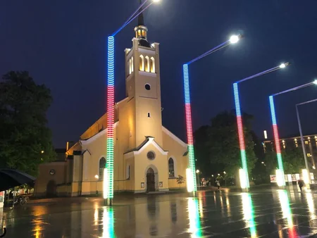 Estoniyanın Azadlıq meydanı Azərbaycan bayrağının rənglərində işıqlandırılıb