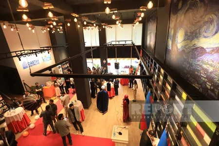 Gəncədə BookZone kitab evinin açılışı olub
