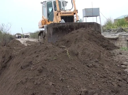 Salyanda təhlükəli bəndlərin bərpasına başlanılıb