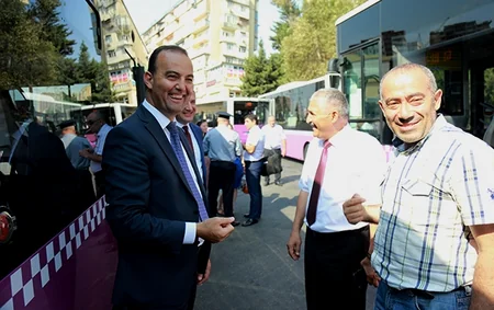 Xaliq Faiqoğlu şirkəti avtobuslarda kart sisteminin tətbiqinə başlayıb