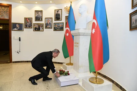 Jeyhun Bayramov visits Azerbaijani Embassy in Iraq