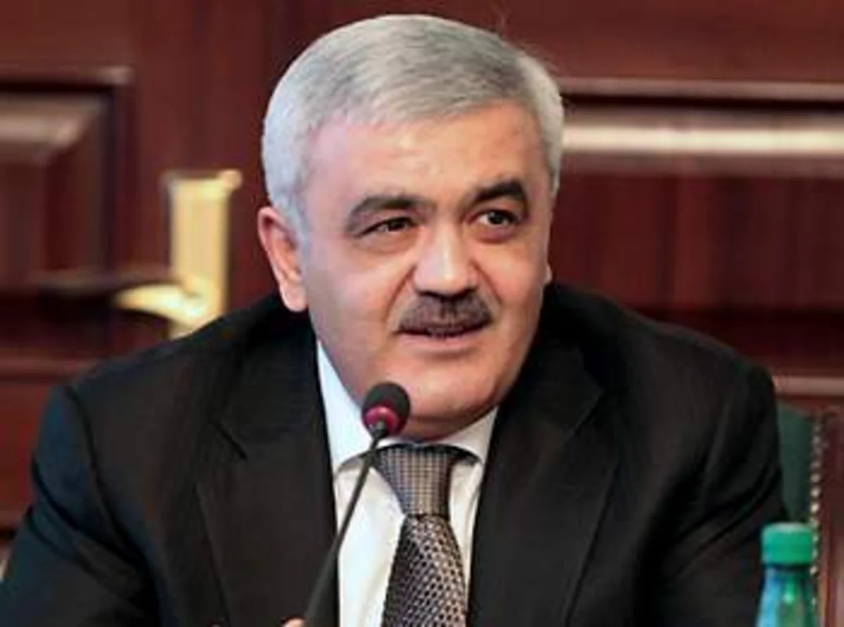 Prezident İlham Əliyev Rövnəq Abdullayevi “Şöhrət” ordeni ilə təltif edib