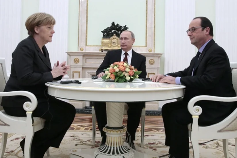 Путин, Меркель и Олланд обсудили допмеры по деэскалации напряженности в Донбассе