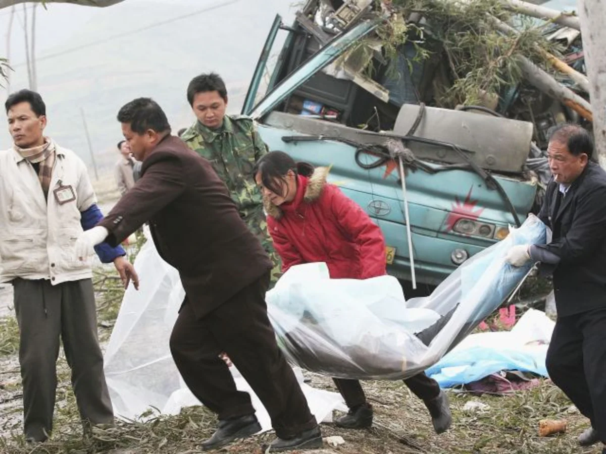 ​Çində avtobus çaya düşüb, 20-dən artıq ölən var