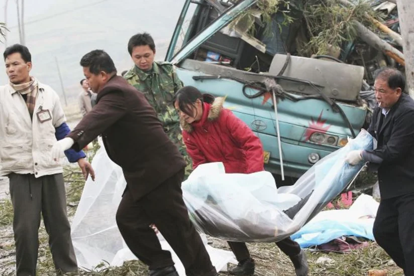 ​Çində avtobus çaya düşüb, 20-dən artıq ölən var