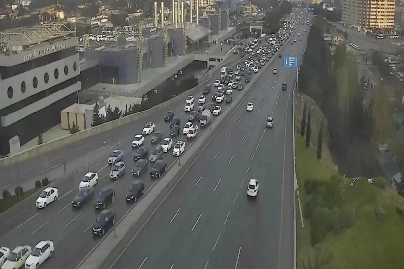 Bakının bir sıra yollarında tıxac yaranıb