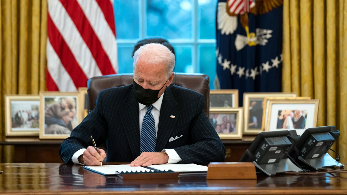 Biden extends US government funding