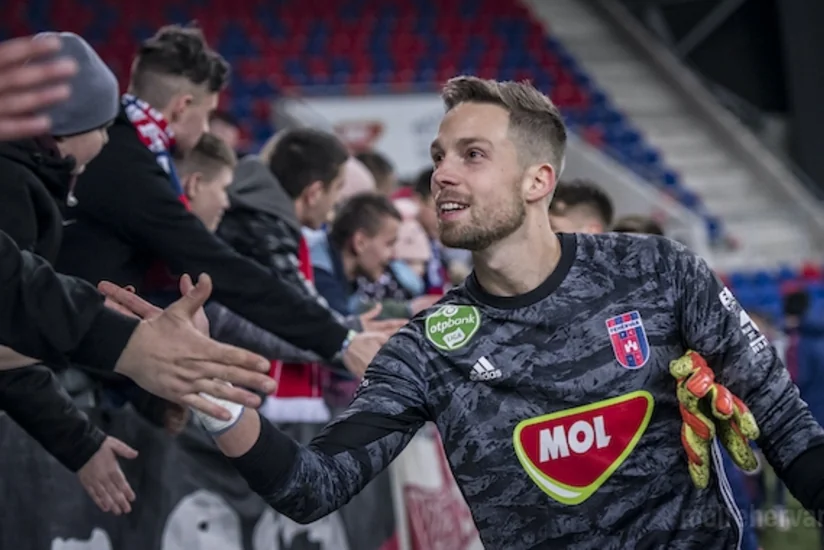 Венгерский клуб отдал в аренду вратаря перед игрой с Габалой