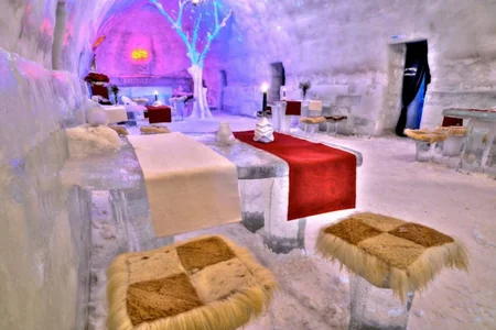 Rumıniyada turistlər üçün Buz otel istifadəyə verilib