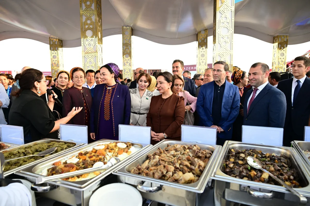 Azərbaycanın milli kulinariya ənənələri Türkmənistanda nümayiş etdirilir