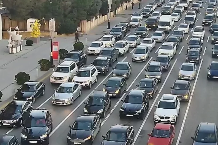 Bakıda tıxac olan yollar açıqlanıb – SİYAHI