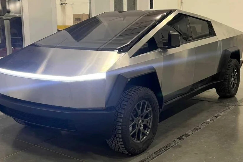 Илон Маск объявил о повышении цен на электровнедорожник Tesla Cybertruck