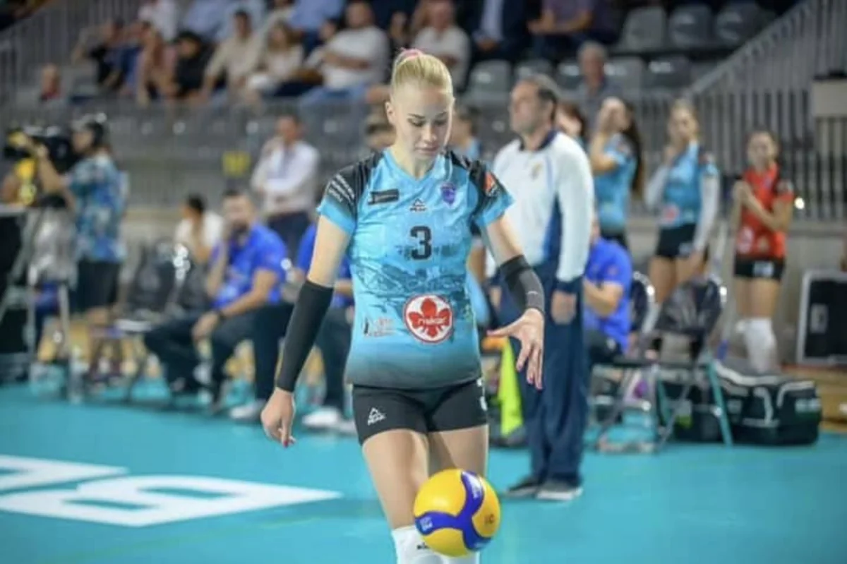 Azərbaycan millisinin voleybolçusu Rumıniyada gümüş medal qazanıb