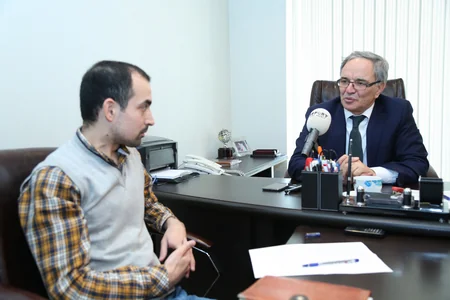 Əflatun Amaşov: “İstərdik ki, saytlarda çalışan yaradıcı əməkdaşlar ədəbi dil üzrə attestasiyadan keçsinlər” - MÜSAHİBƏ