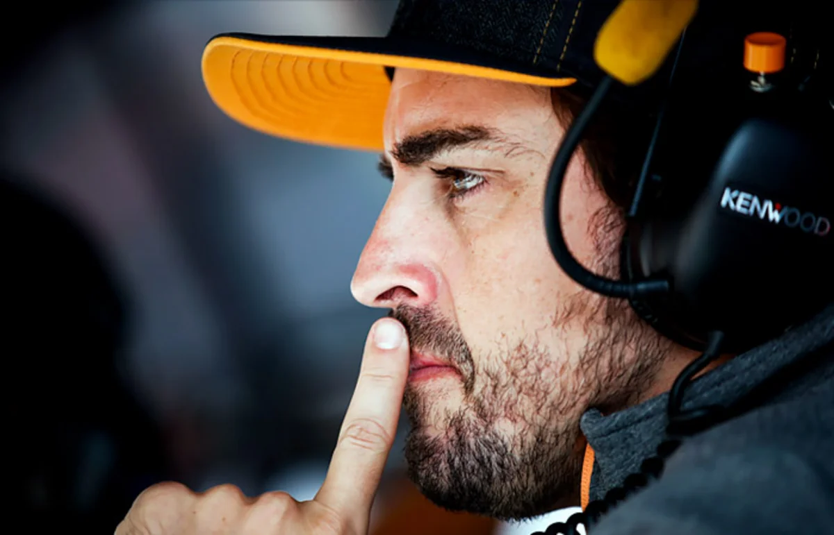 “Formula 1”in ikiqat çempionunu avtomobil vurdu