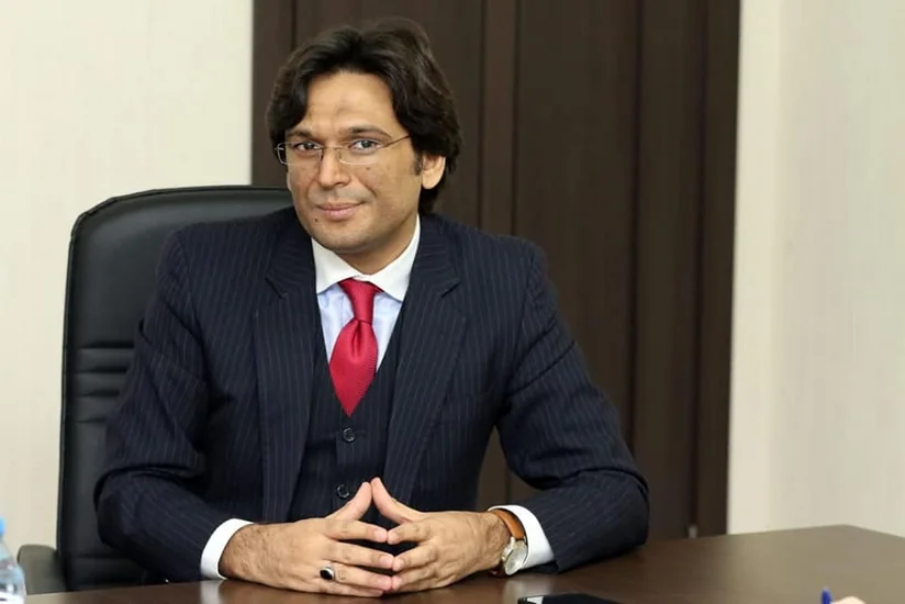 Эксперт: Цены на нефть снижаются из-за действий Саудовской Аравии