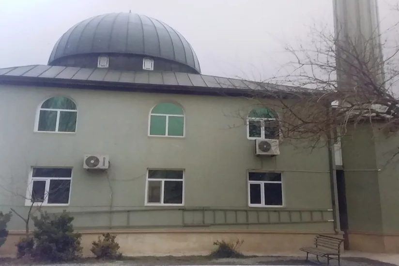 Bakıda məsciddə axundun iş otağından 1500 manat və 500 dollar oğurlanıb