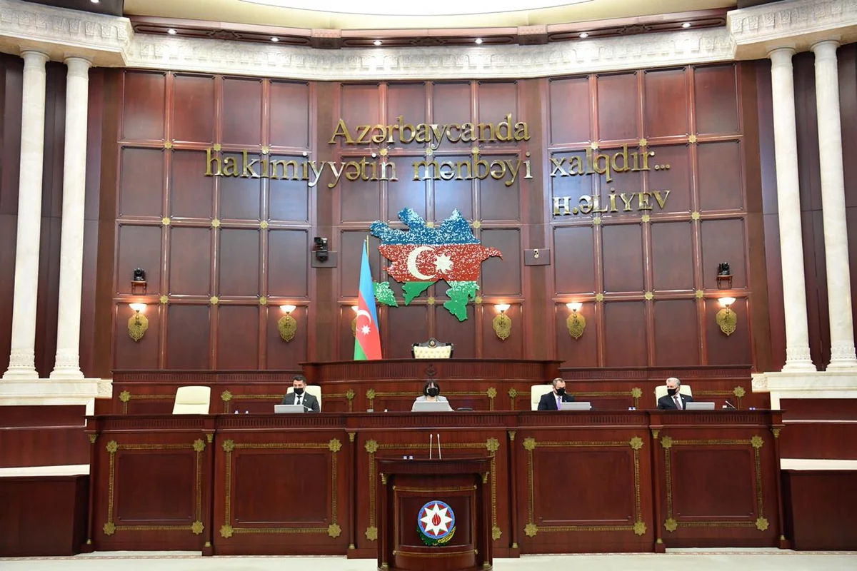 Milli Məclisin sədri deputatları diqqətli olmağa çağırıb