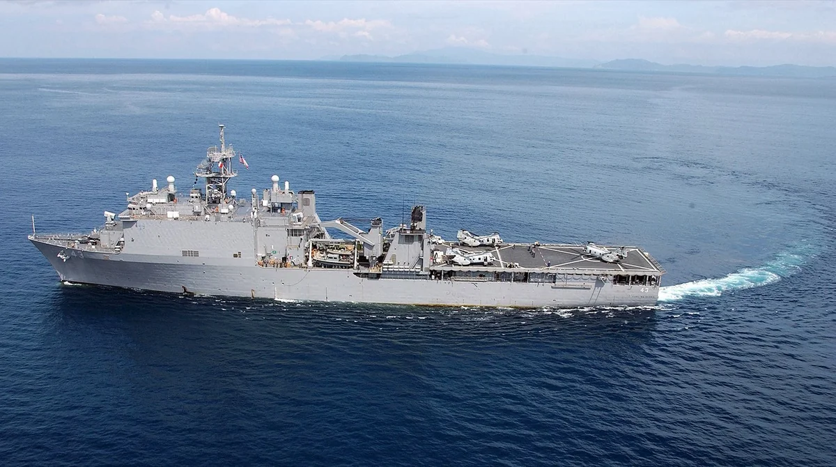 Два корабля ВМС США пересекли Тайваньский пролив