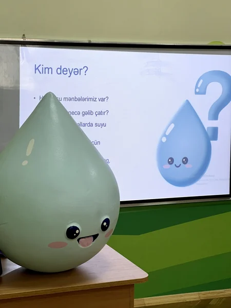 Bir Damcı şagirdlərin görüşünə gedir