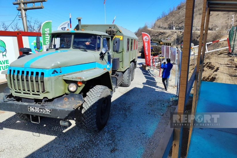 По дороге Ханкенди-Лачын беспрепятственно проехал 81 автомобиль российских миротворцев