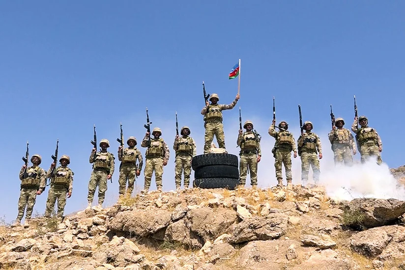 Азербайджанский спецназ провел показательные учения в горной местности