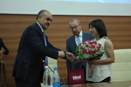 Səlim Müslümov Bakı-2015də medal qazanan paralimpiyaçılarla görüşüb
