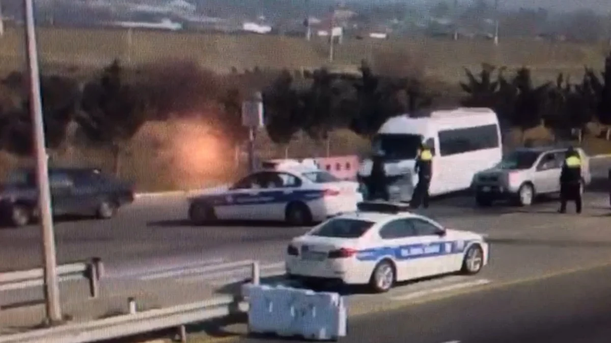 Nəvai postunda mikroavtobusu polisin üzərinə sürdü, həbs edildi - VİDEO