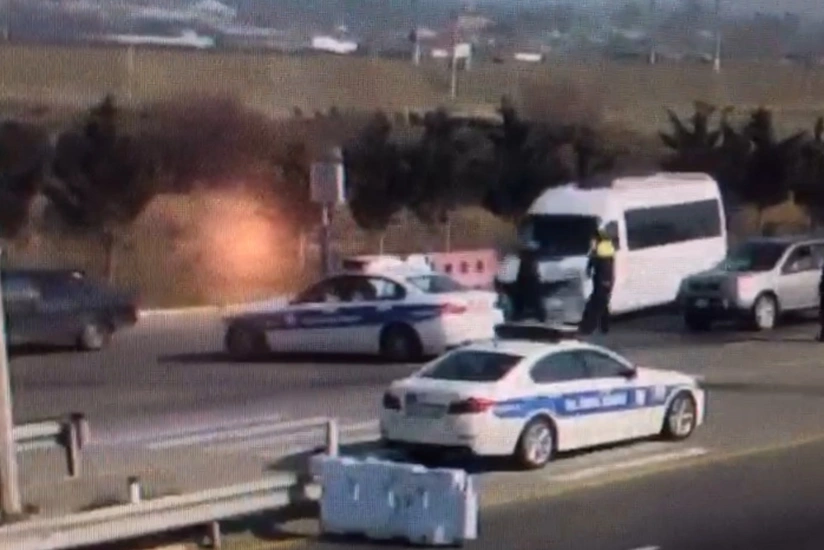 Nəvai postunda mikroavtobusu polisin üzərinə sürdü, həbs edildi - VİDEO