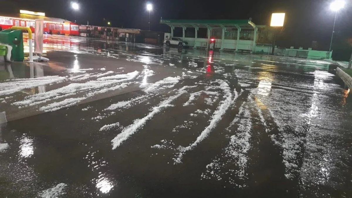 В Анталье выпал град размером с мяч для гольфа