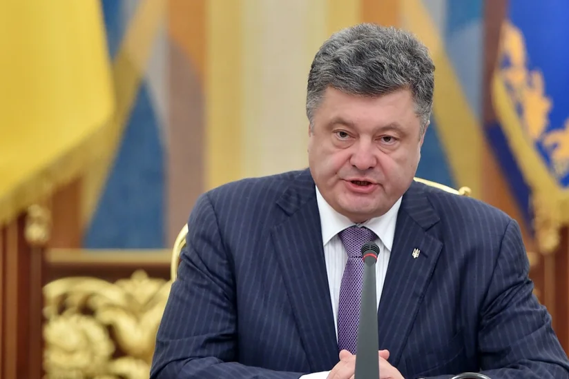 Порошенко: Украина воюет, чтобы похоронить в головах СССР