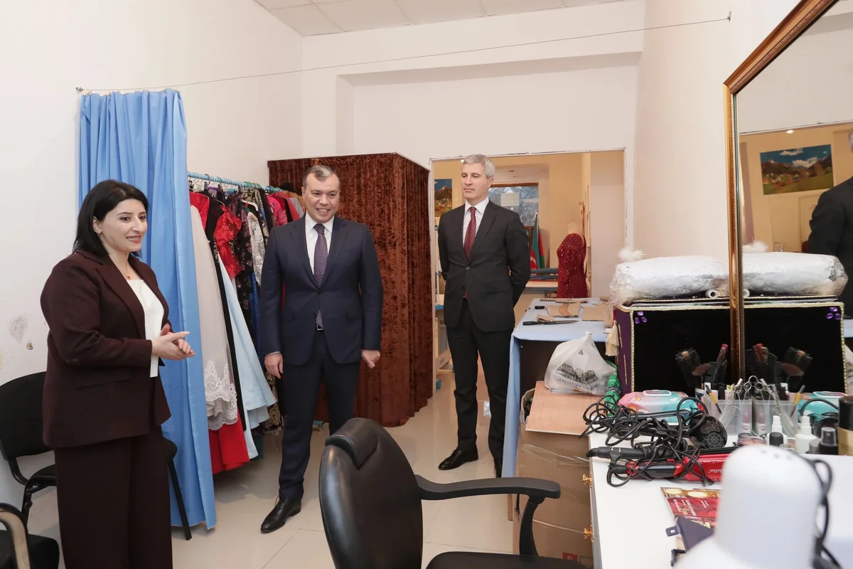 Nazir Şamaxıda özünüməşğulluq proqramı çərçivəsində qurulmuş təsərrüfatlara baxıb