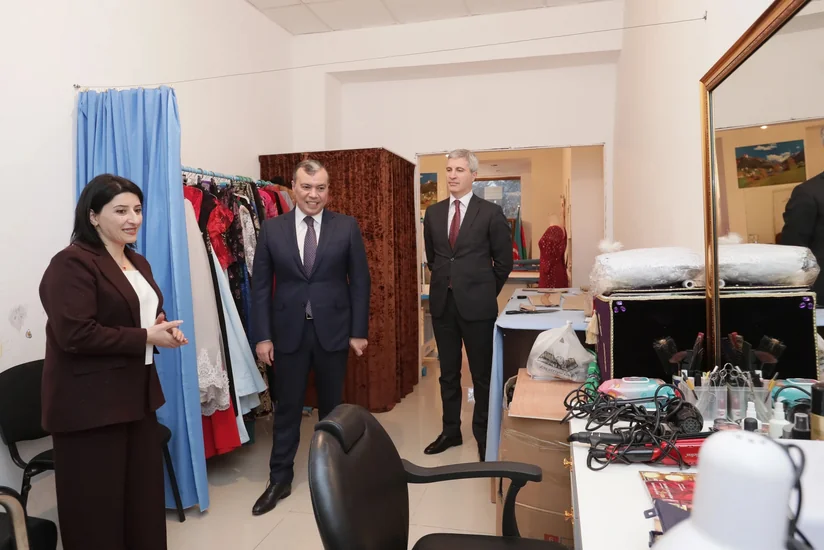 Nazir Şamaxıda özünüməşğulluq proqramı çərçivəsində qurulmuş təsərrüfatlara baxıb