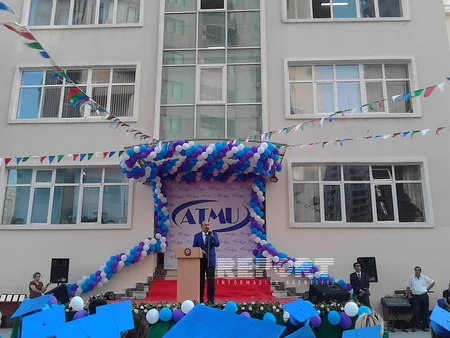 ​ATMU-da məzunların buraxılış mərasimi keçirilib