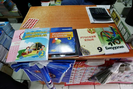 Azərbaycanda orta məktəb dərslikləri satışa çıxarılıb - REPORTAJ