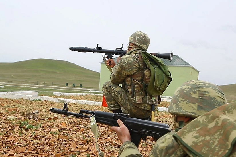 В ВС Азербайджана проводятся занятия по огневой подготовке - ВИДЕО