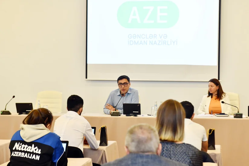Nazir beynəlxalq turnirlərdə Azərbaycanı uğurla təmsil etmiş idmançılarla görüşüb