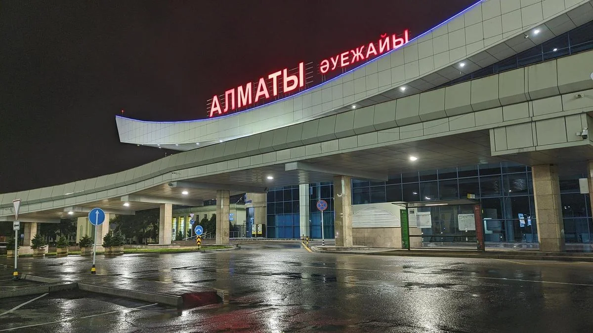 Приостановку работы аэропорта Алматы продлили