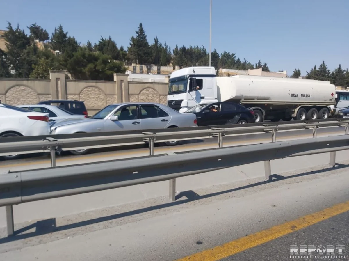 Bakı-Sumqayıt yolunda zəncirvari qəza olub, tıxac yaranıb - FOTO