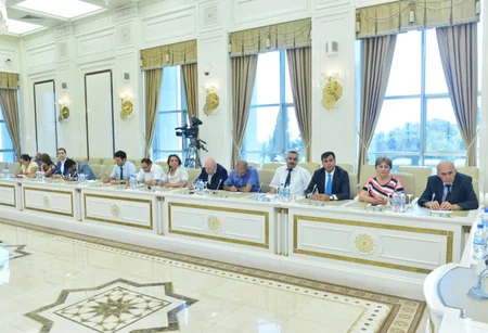 Milli Məclisdə jurnalistlərlə görüş keçirilib