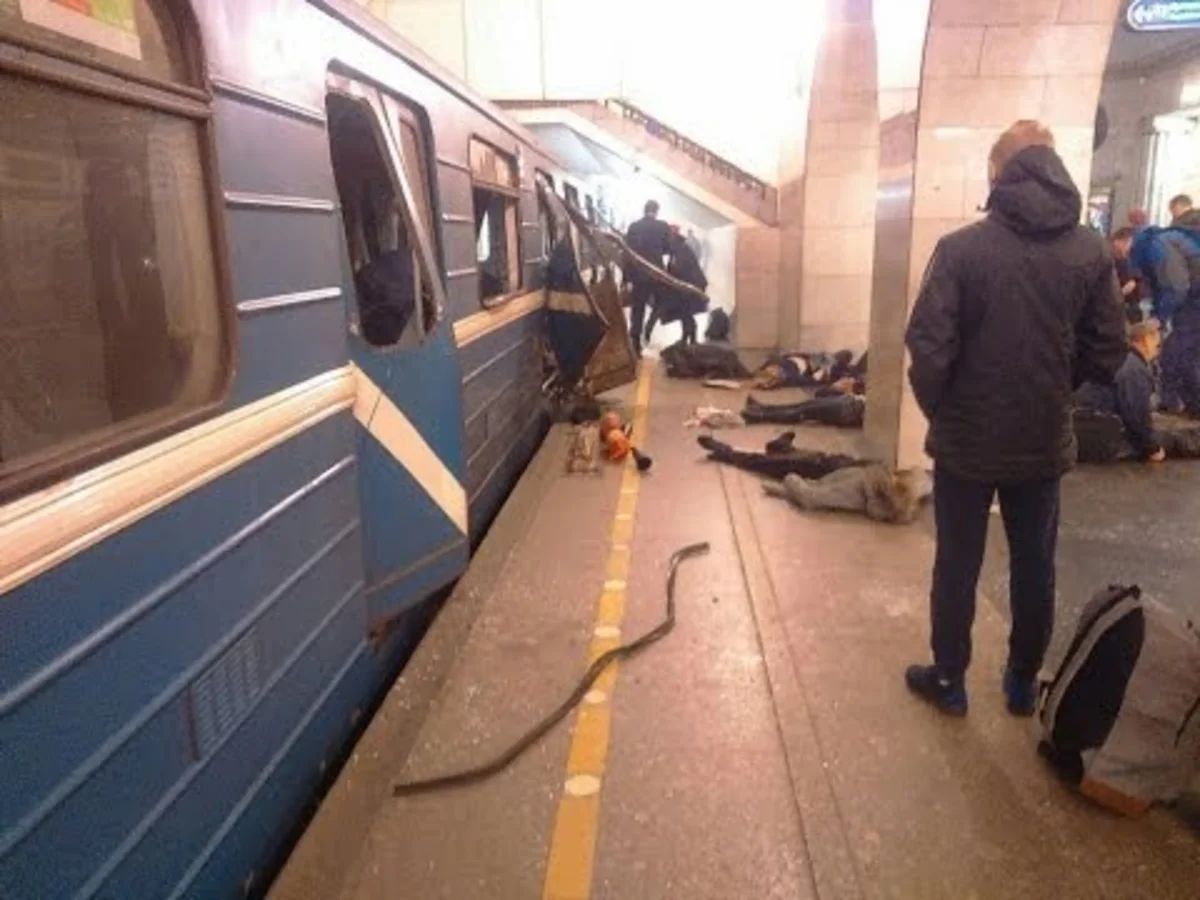 Генпрокуратура России назвала взрыв в метро Петербурга терактом