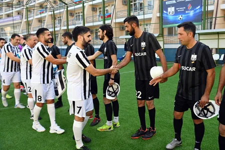 “Neft Daşları”nda “Neftçi” Futbol Klubu ilə neftçilər arasında yoldaşlıq görüşü keçirilib