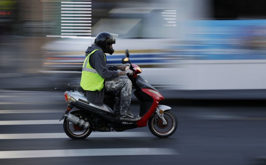 Ekspert: Moped sürücülərinə vəsiqə tələbi onları məsuliyyətli edəcək