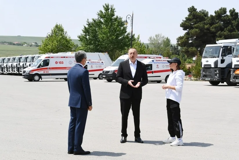 Prezident Şamaxıya ayrılan nəqliyyat vasitələri və xüsusi texnikalar ilə tanış olub - YENİLƏNİB