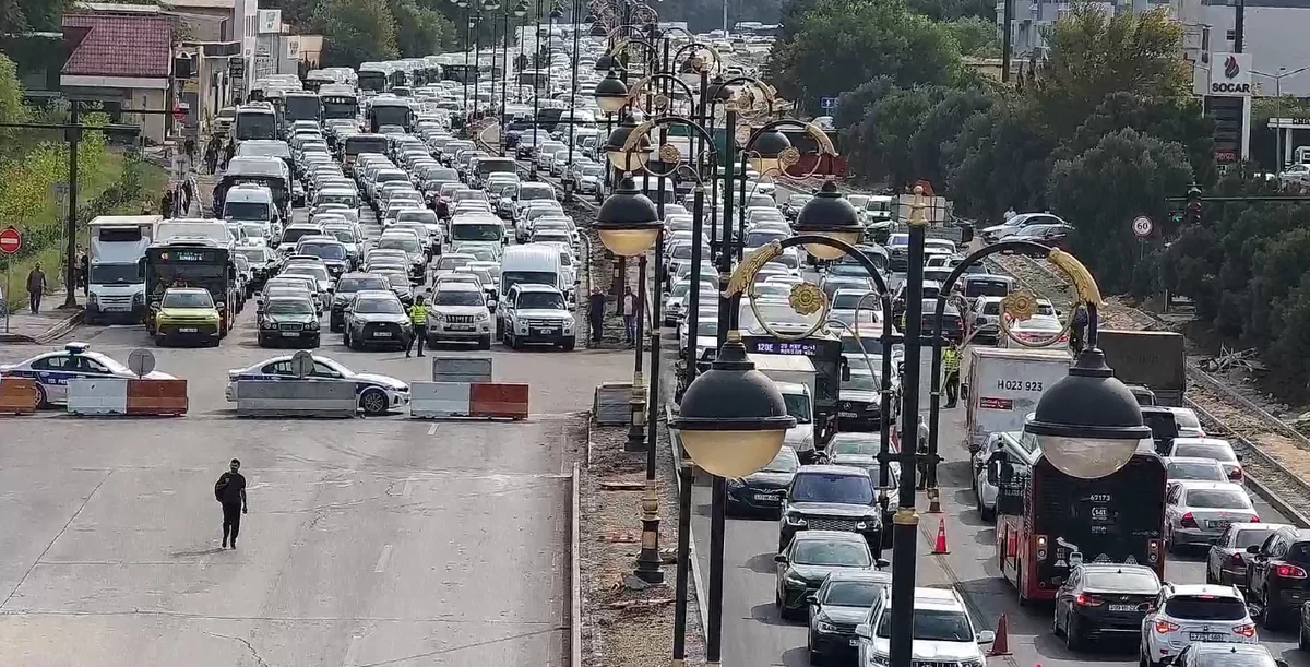 NİİM: 8 noyabr prospektində hərəkətə qoyulan məhdudiyyət bəzi yollarda tıxaca səbəb olub