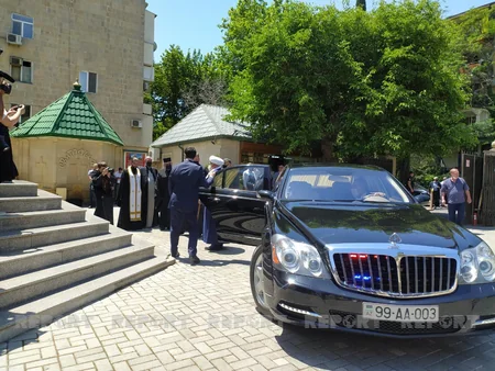 Şeyxülislam Allahşükür Paşazadə Aleksandr Ata ilə vida mərasiminə qatılıb
